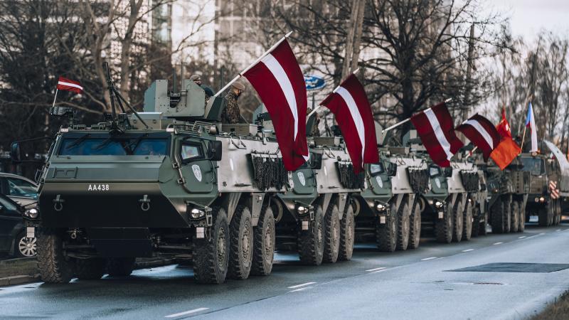 Facebook.com / Latvijas Republikas proklamēšanas 104. gadadiena. Militārā parāde
