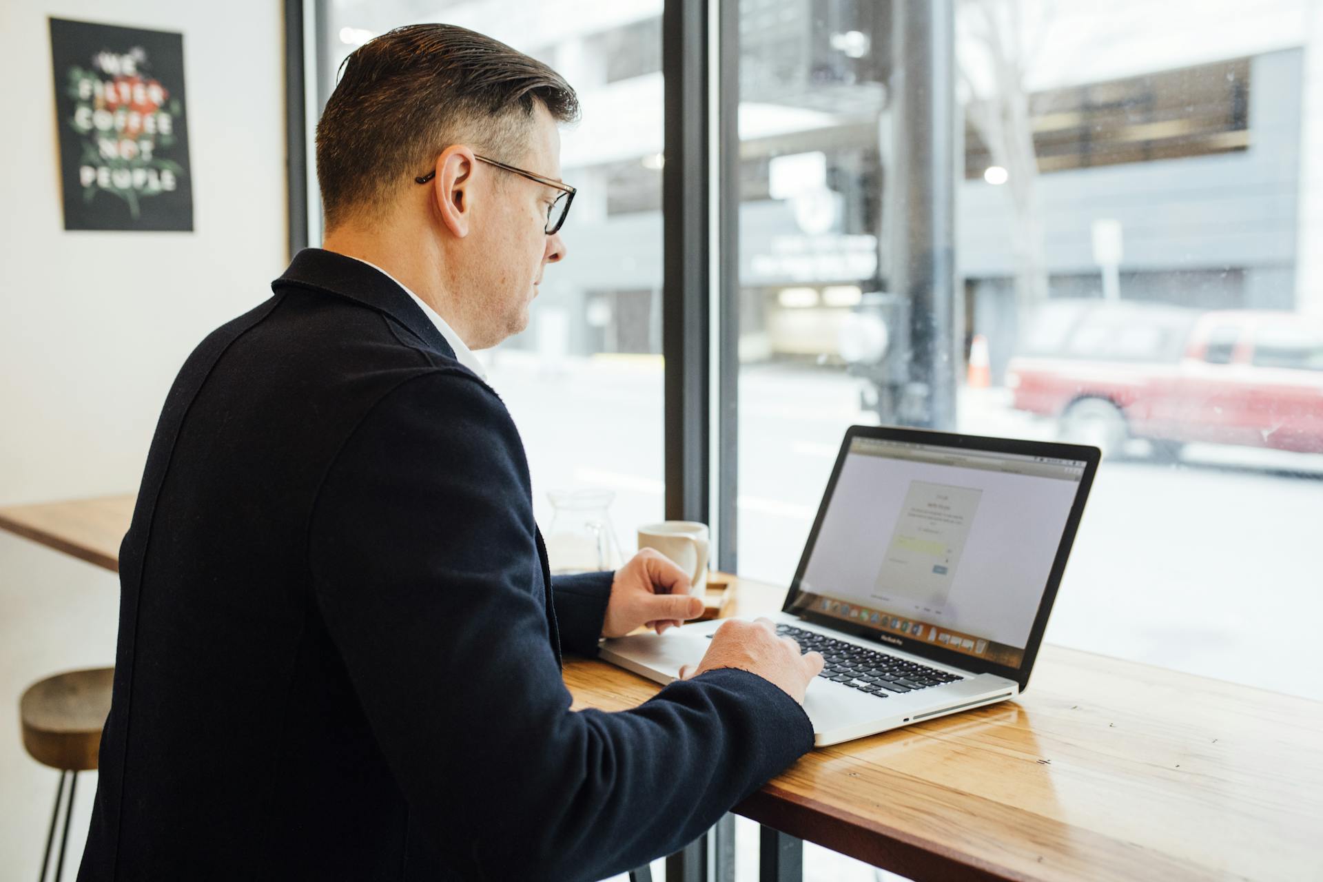 Pexels.com / LinkedIn Sales Navigator